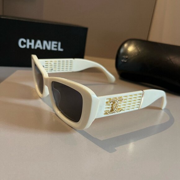 CHANEL Women\'s White Sunglasses main image 5